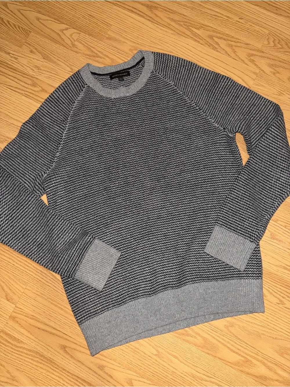 Banana Republic Mens L Gray Black Textured Knit Crewneck Sweater Raglan Pullover